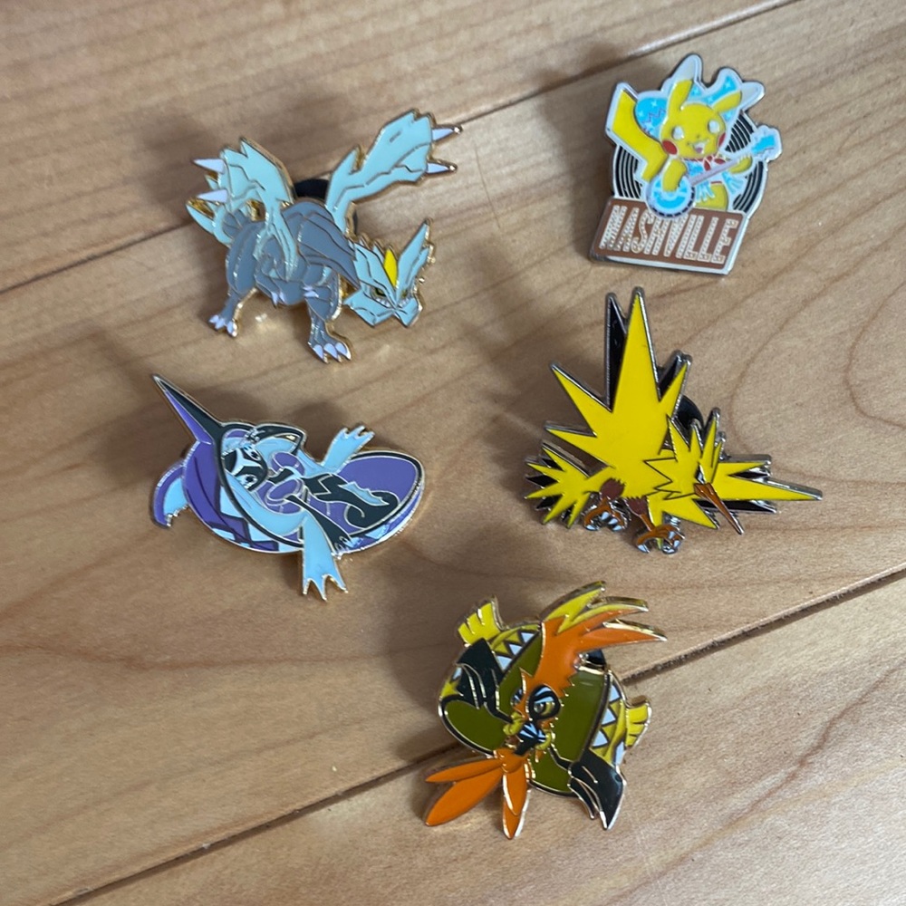 Pokémon 5 Piece Pin Set